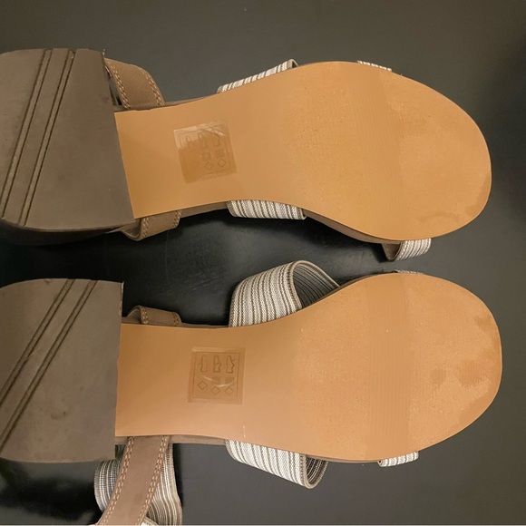 NWOT Market & Spruce Nicole Elastic Strap Heel - Picture 3 of 3